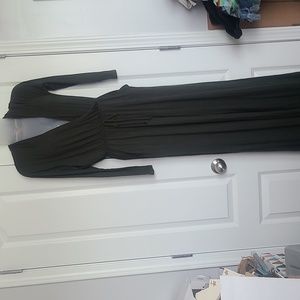 Medium long sleeve jumpsuit with pockets.